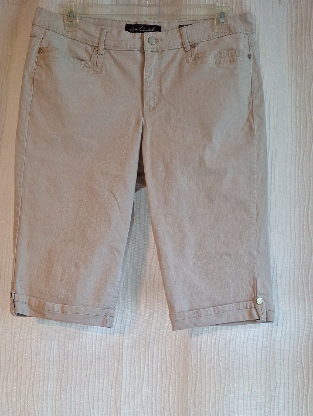 Gloria Vanderbilt Light Beige Capri Pants